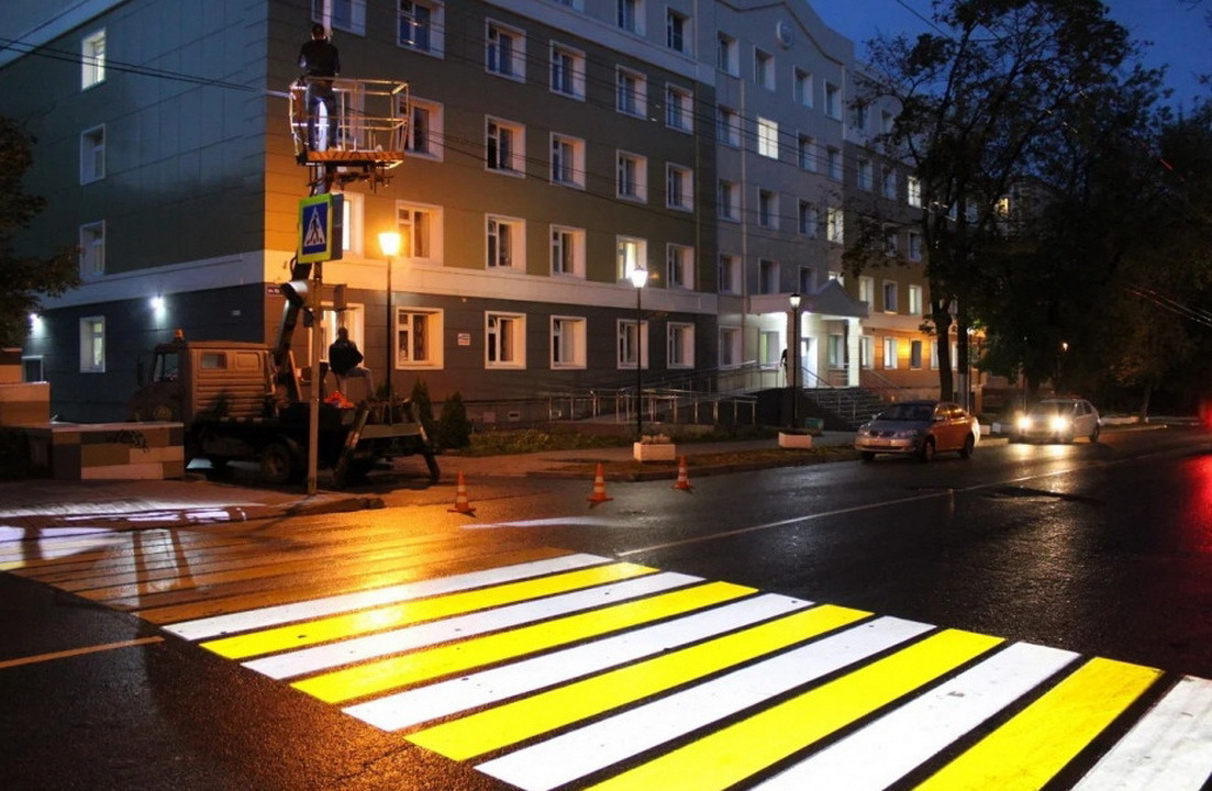 Проекционные «зебры» помогают бороться с авариями на пешеходных переходах